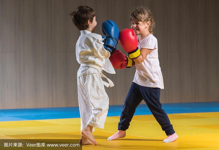 中国小孩vs美国小孩拳击