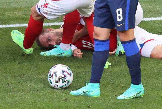 丹麦vs芬兰球员受伤是在几分钟
