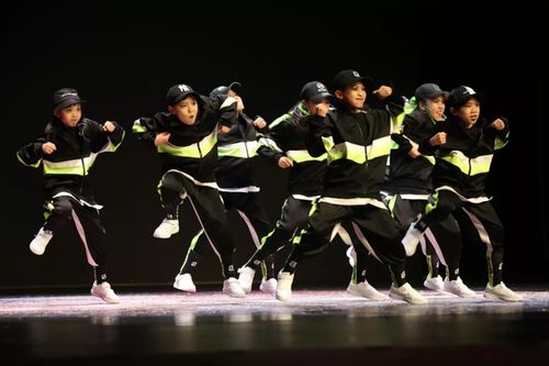 街舞小孩中国vs外国比赛