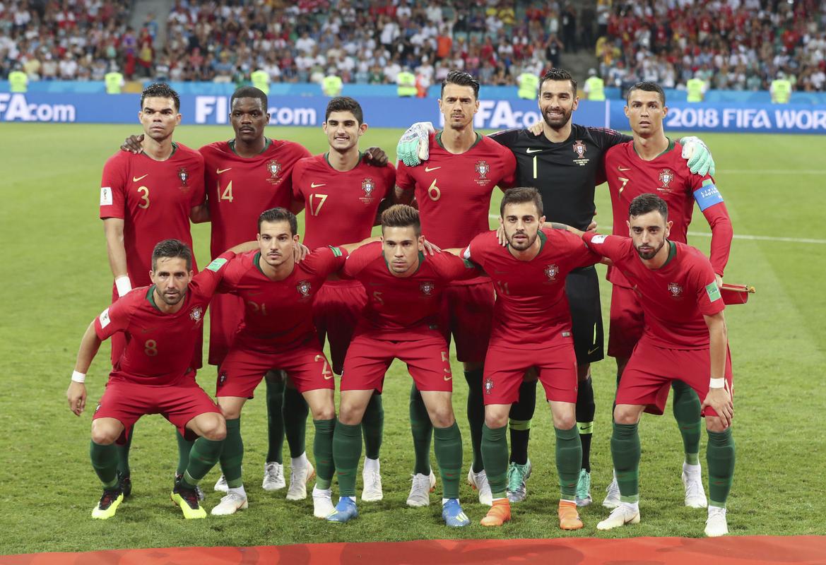 葡萄牙vs西班牙的足球的相关图片